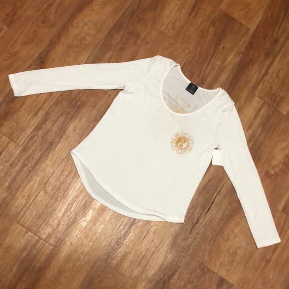 Stunner California White Long Sleeve Top with Golden Yin Yang Size Medium - Picture 2 of 7